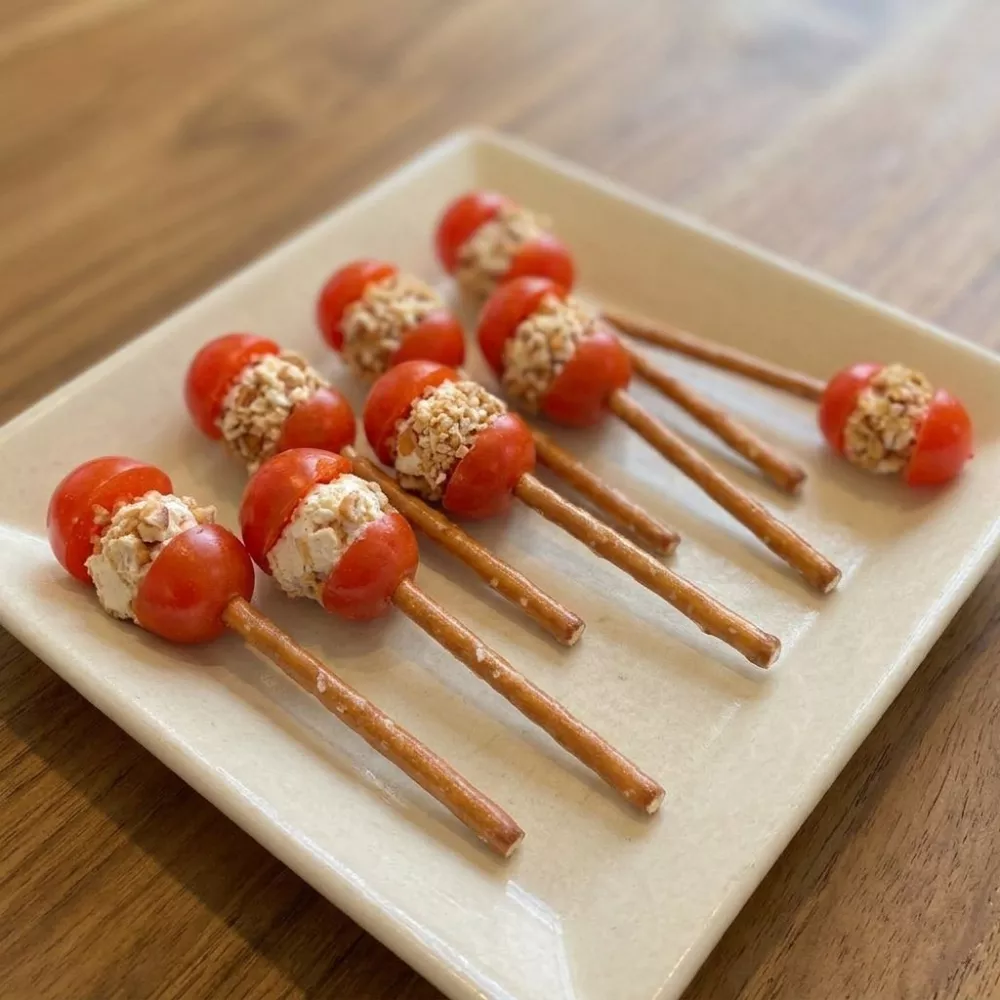 Sucettes apéritives au chèvre, tomates cerises et Mini-Bretzels saveur Italienne